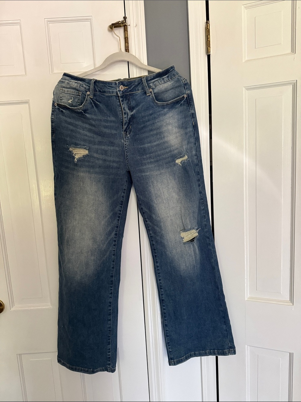 Women's Blue Distressed Straight-Leg Jeans